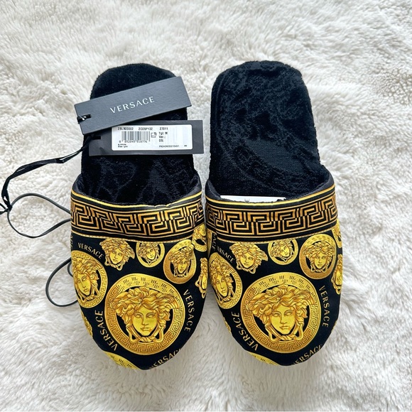 NWT!!! Versace unisex home slippers size 37/38 EU Authentic - Picture 1 of 6